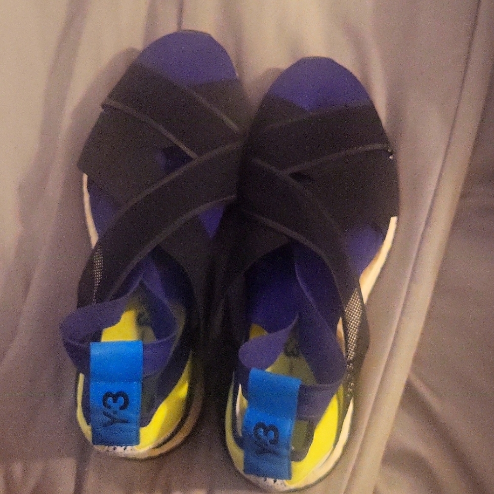 Womens Y-3 adidas ultraboost, in good condition size womens us 7